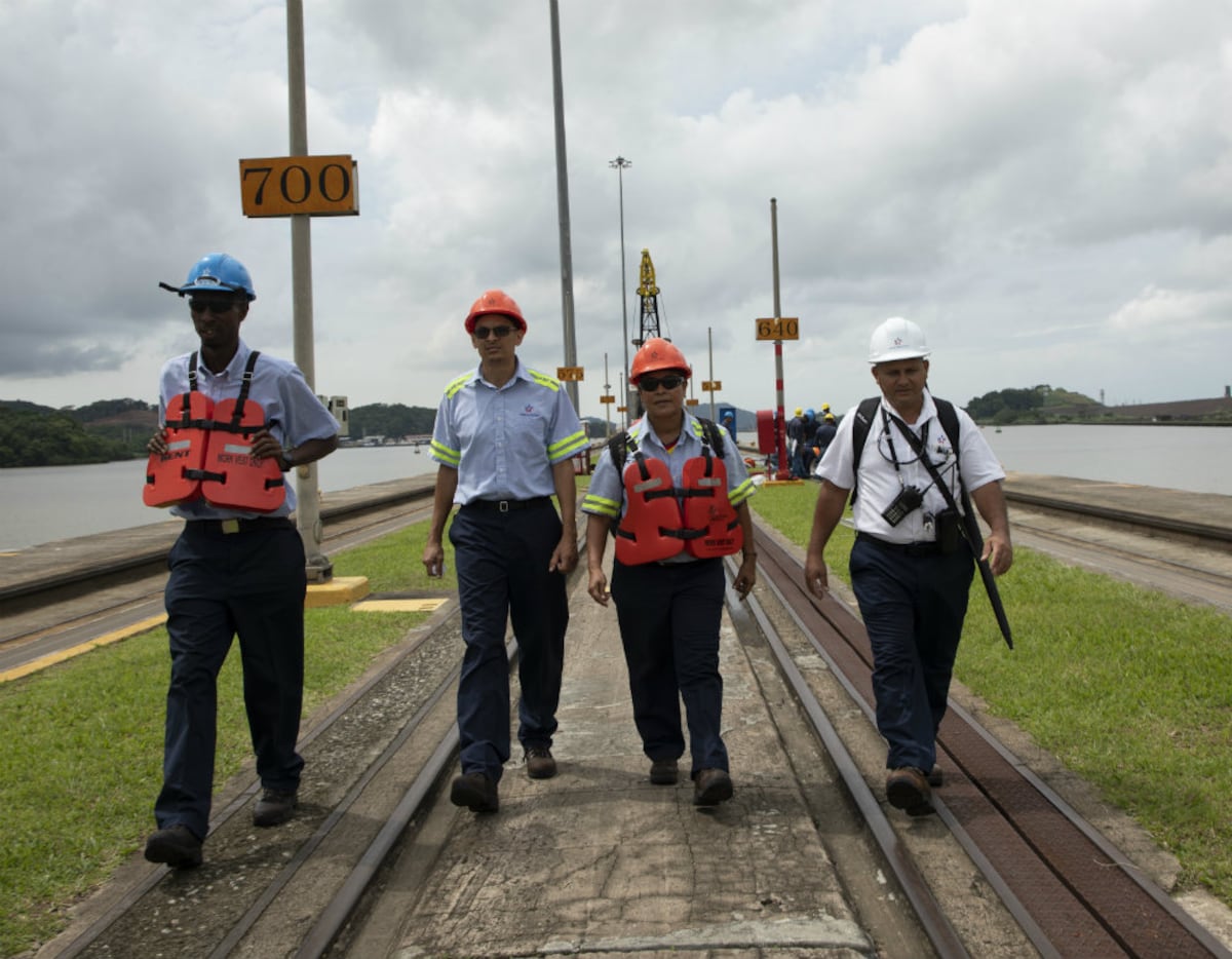 Marisol Delgado, la única mujer botera en el Canal de Panamá