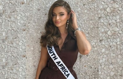 Miss Sudáfrica, Mia Le Roux, se retira de Miss Universo 2024 por problemas de salud