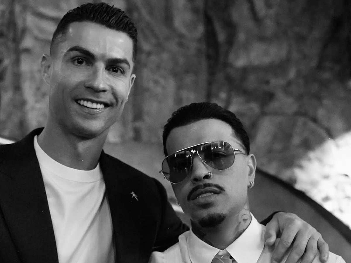 Rauw Alejandro le canta ‘Cumpleaños feliz’ a Cristiano Ronaldo