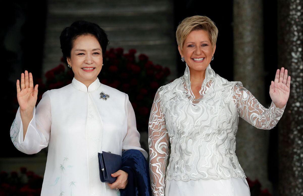 La reunión de Lorena Castillo de Varela y Peng Liyuan en el Palacio de las Garzas