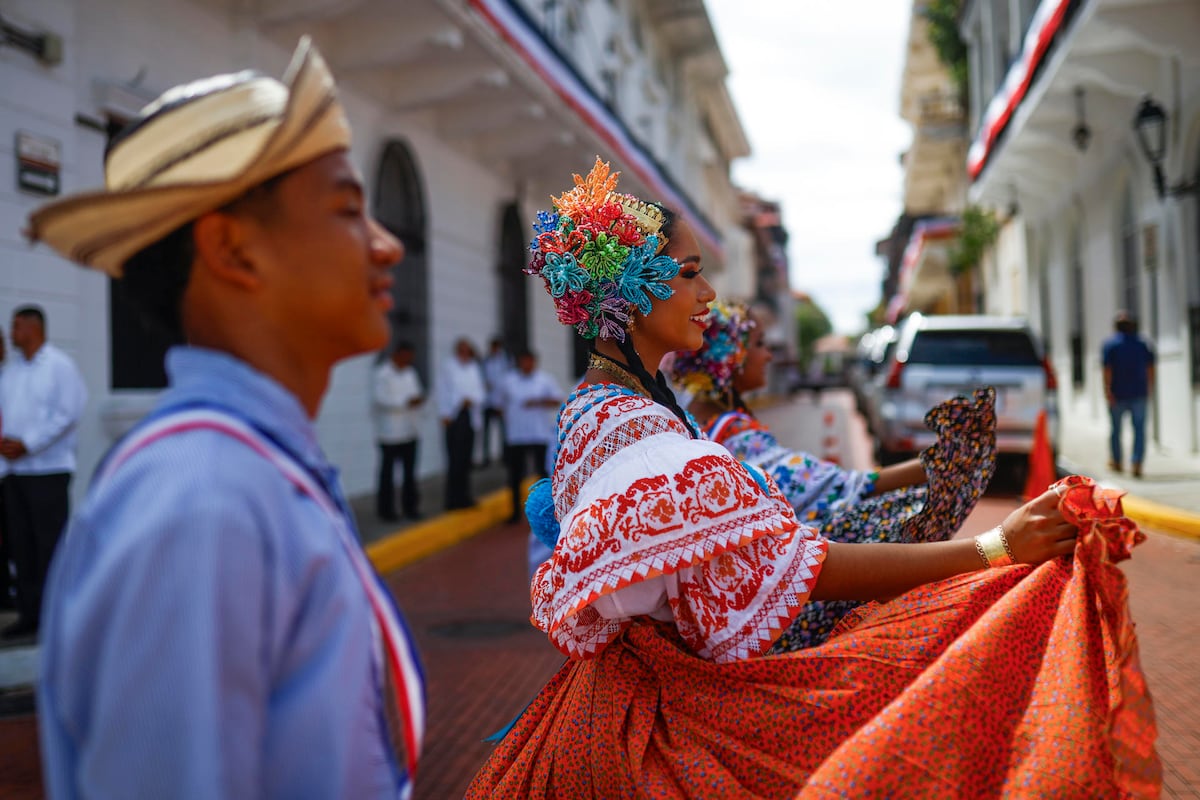 Panamá festeja sus Símbolos Patrios con un animado y colorido desfile en la capital