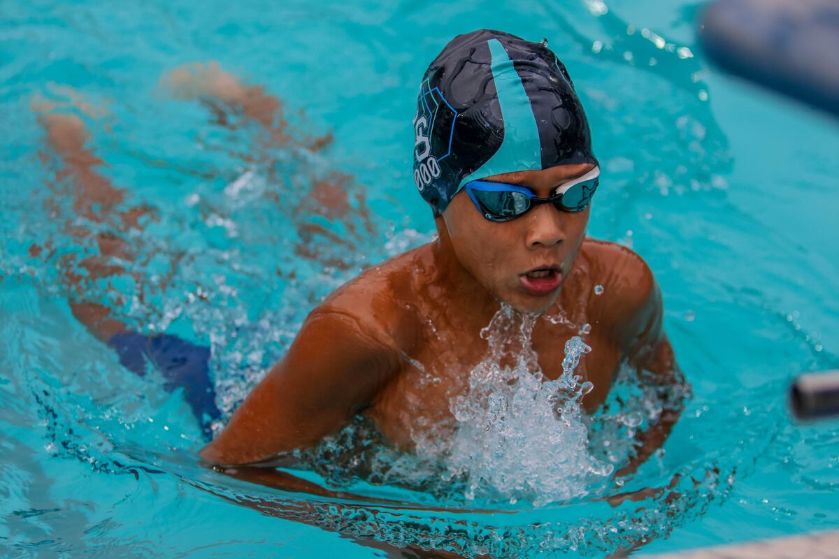 Alumno del colegio Brader se alzó con cinco medallas de oro en Campeonato Nacional Interclubes de Natación