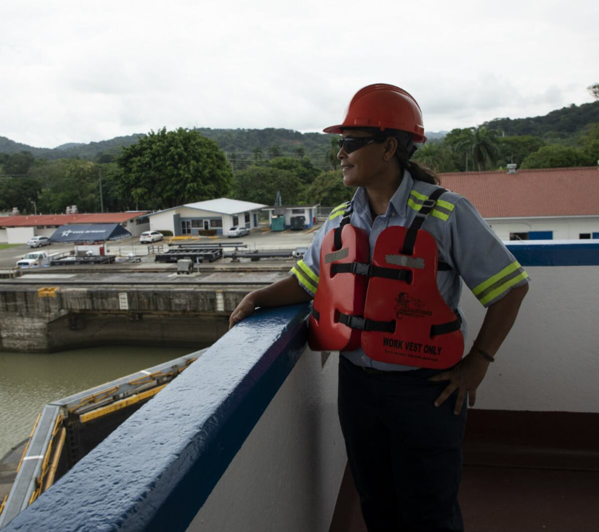 Marisol Delgado, la única mujer botera en el Canal de Panamá