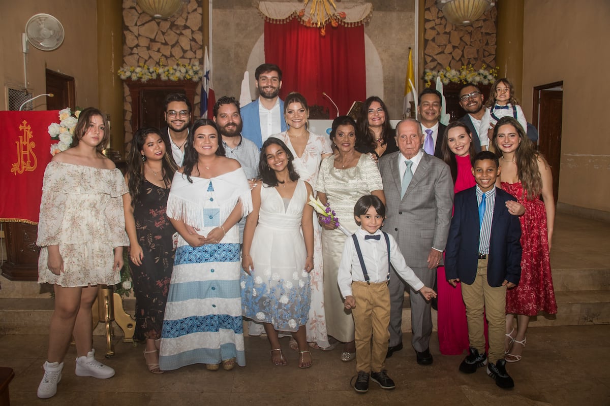 Después de 55 años, estos abuelitos en Panamá sellaron su amor en el altar