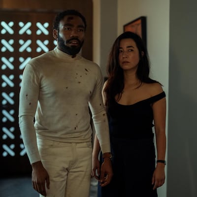 Maya Erskine y Donald Glover reinventan al matrimonio de ‘Mr. and Mrs. Smith’ en una serie