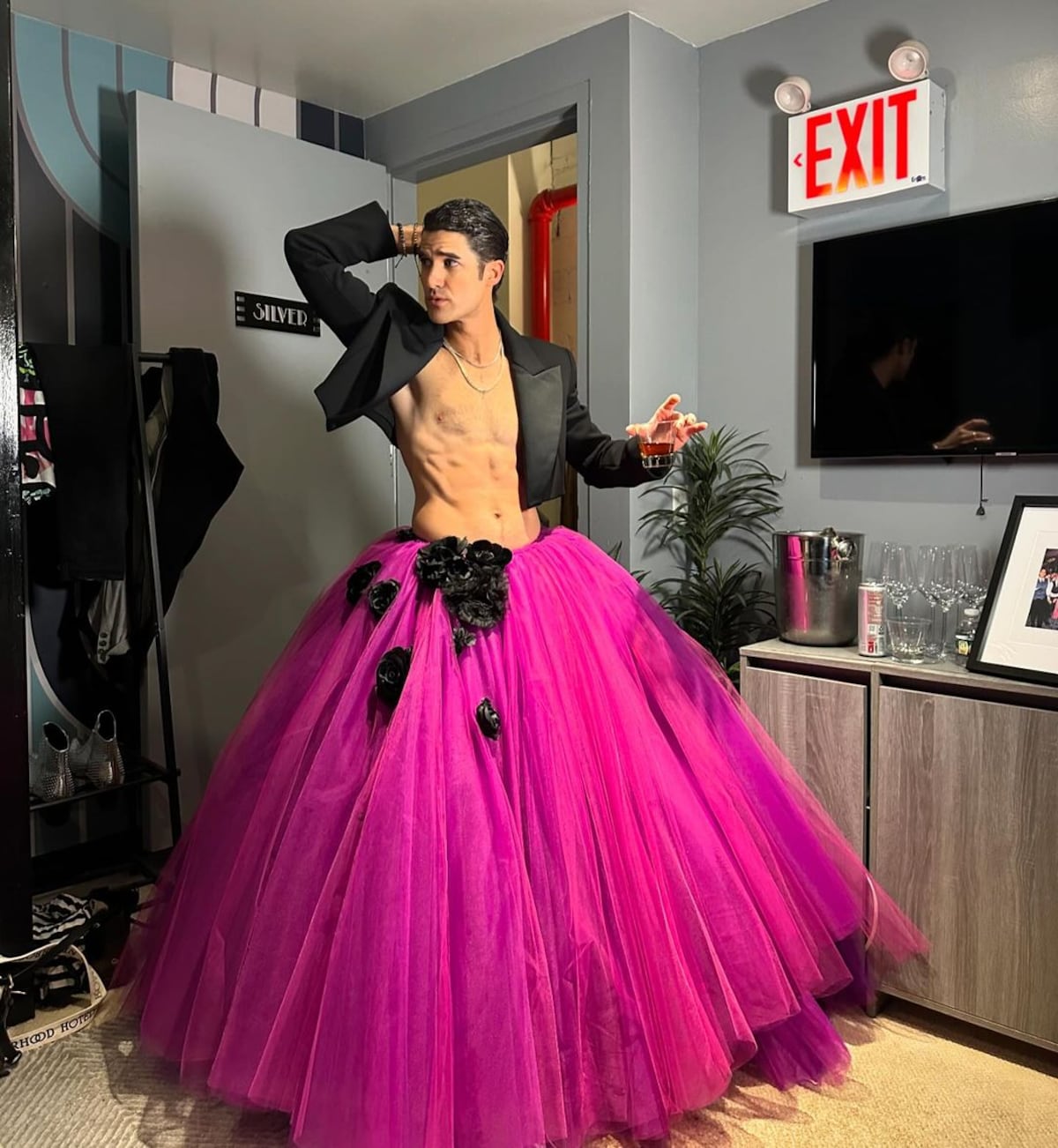 La falda del tul fucsia de Darren Criss en los CFDA Fashion Awards