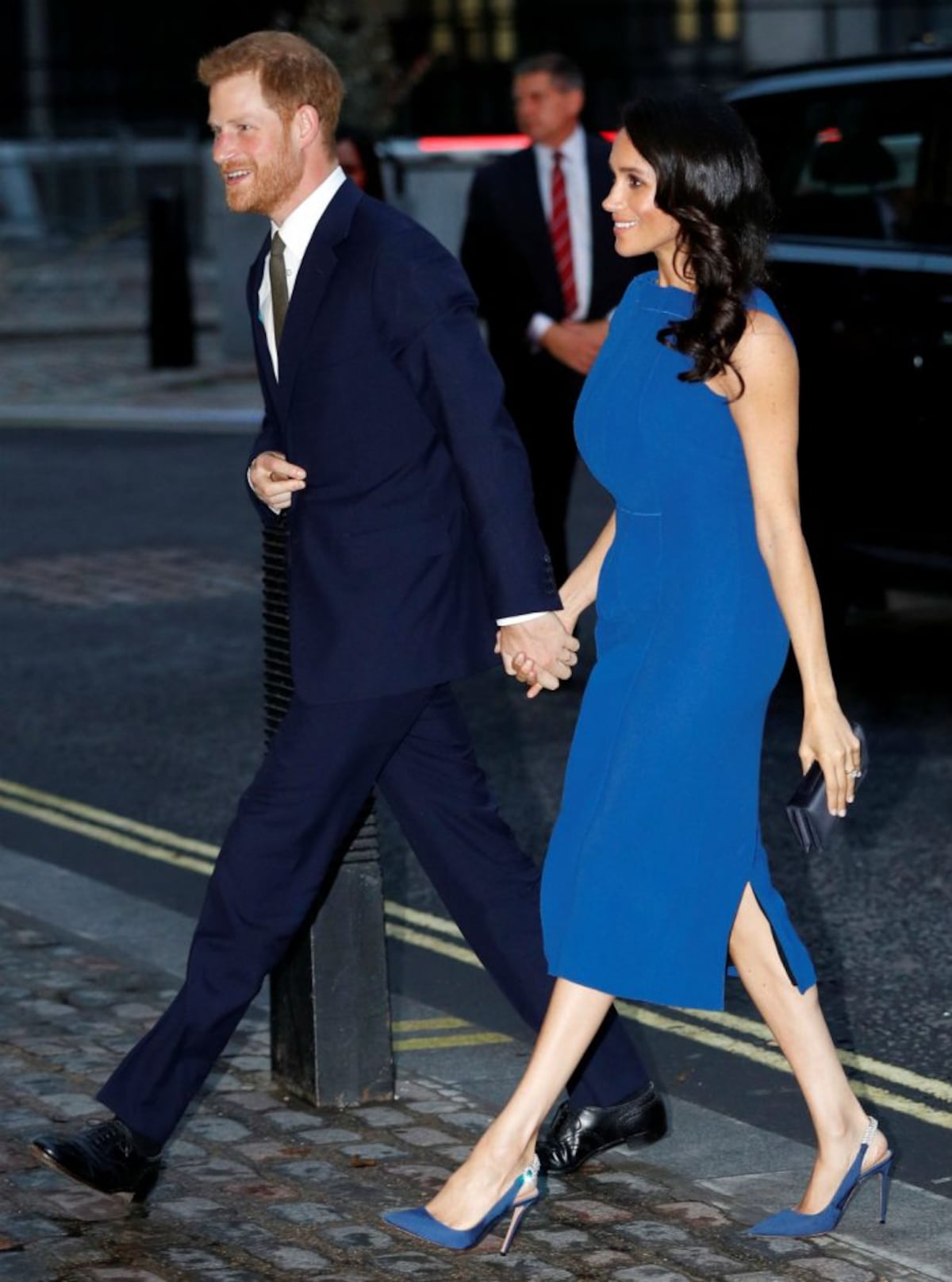 El vestido azul de Meghan Markle que hace pensar lo que (aún) no es