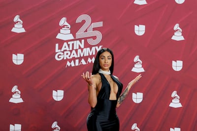 La moda conceptual y la originalidad dominan la alfombra de los Latin Grammy