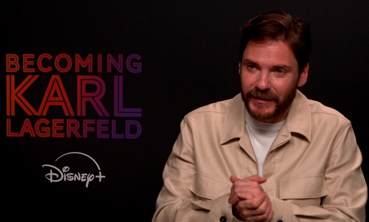 Daniel Brühl da vida a Karl Lagerfeld: “Era un gran romántico... y un gran impostor”