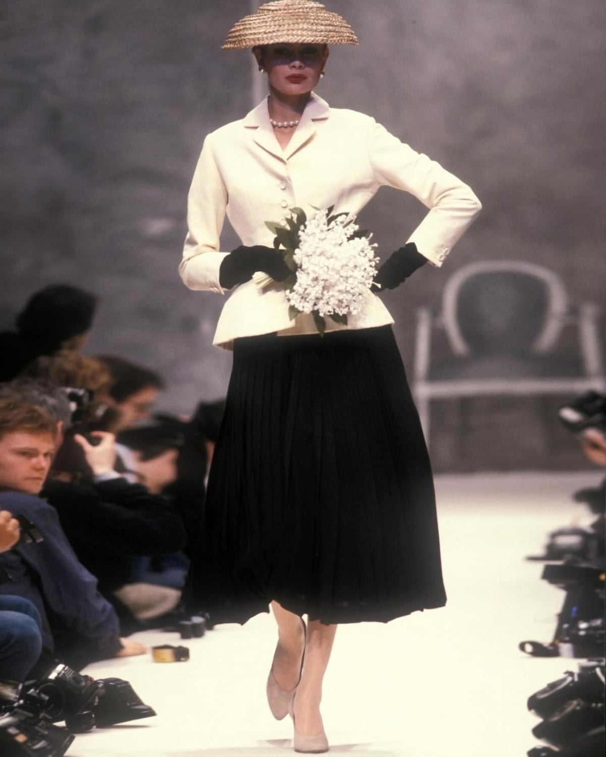 La silueta New Look, creada en 1947 por Christian Dior, regresa en una versión presentada en el Festival de Cannes