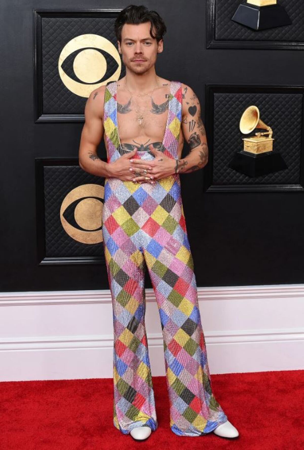 Glamour, elegancia y sobre todo exceso en la alfombra roja de los Grammy. ¡Todos los looks!