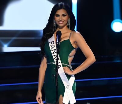 Natasha Vargas Moreno en competencia de traje de baño y vestido de gala en Miss Universo