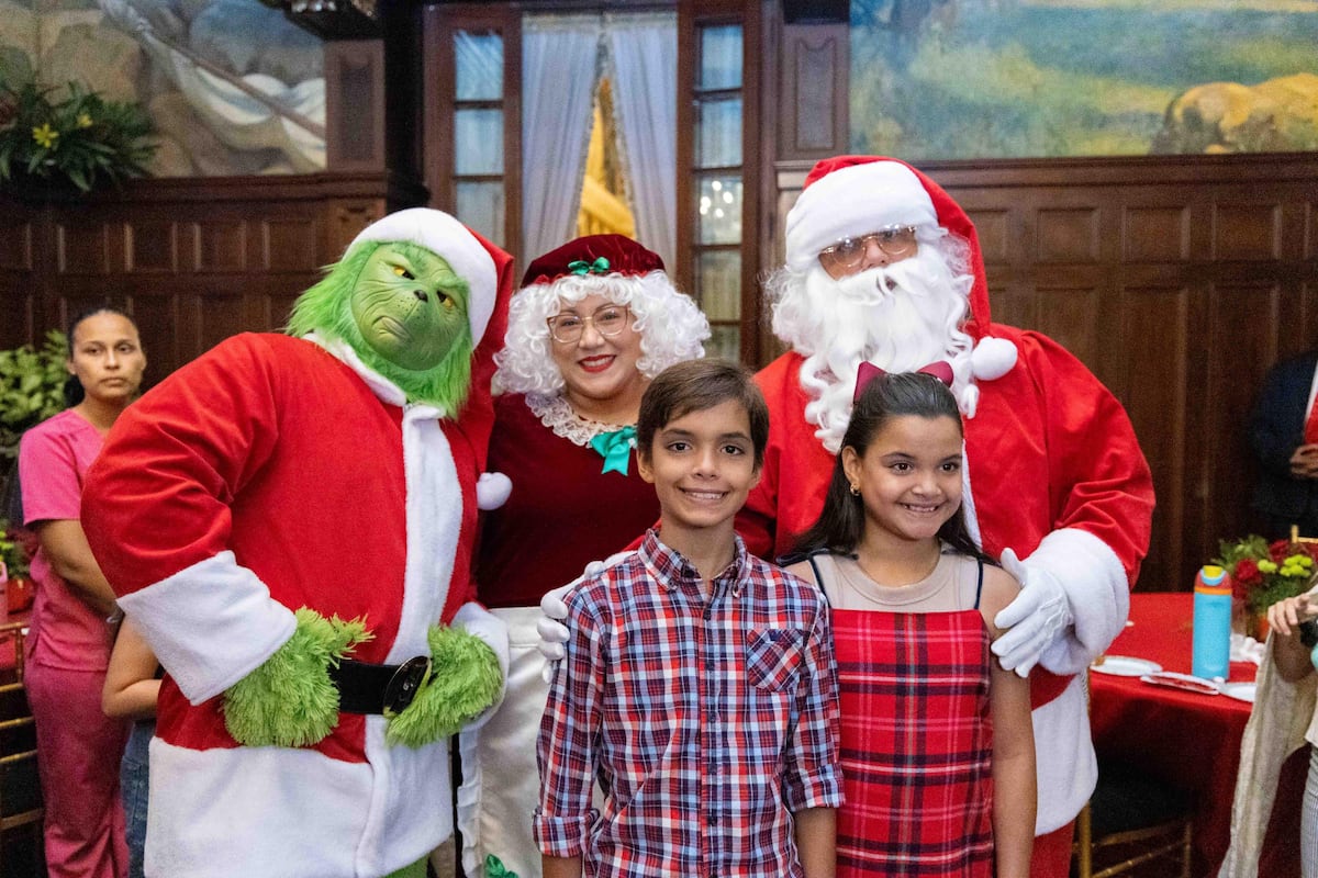 Así fue el encendido de luces navideñas en el Palacio de las Garzas 