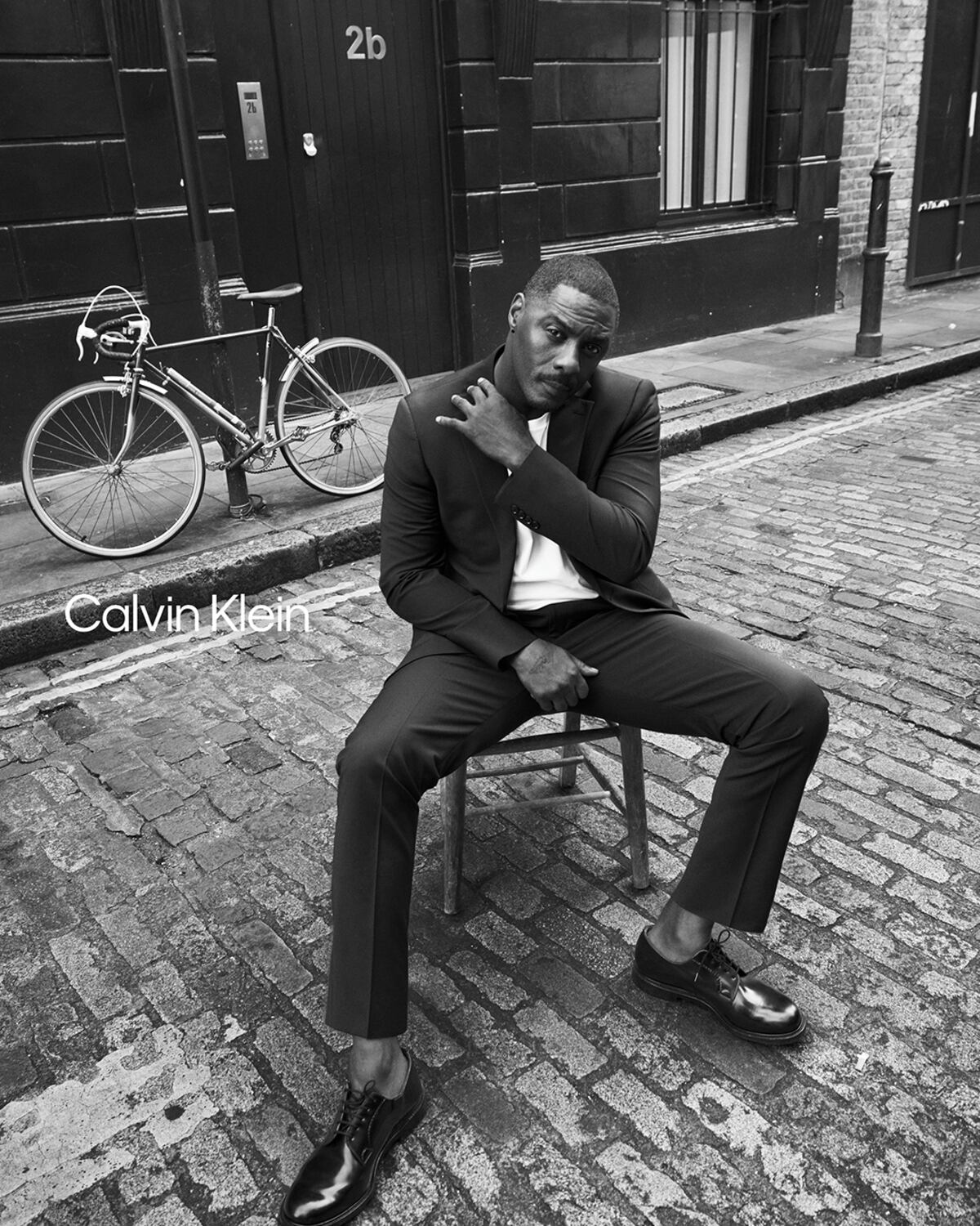 Idris Elba es la nueva imagen de moda masculina de Calvin Klein