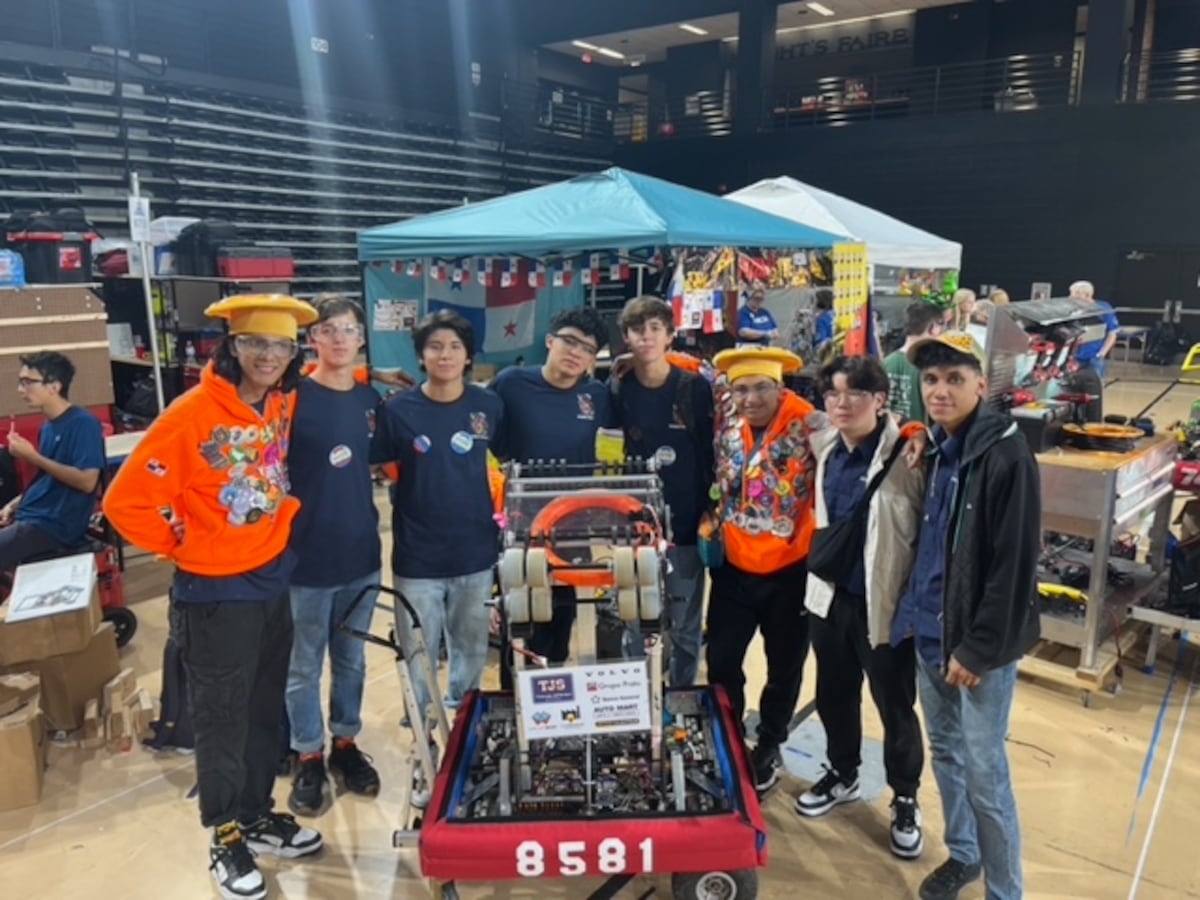 Estudiantes panameños se llevan dos premios en competencia de robótica en Estados Unidos