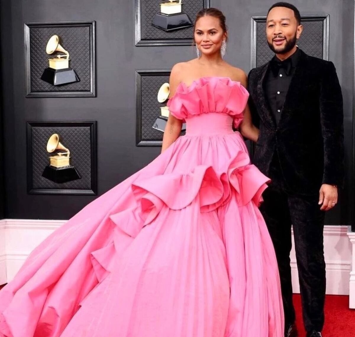 Chrissy Teigen anuncia su nuevo embarazo, dos años después de perder a su tercer hijo