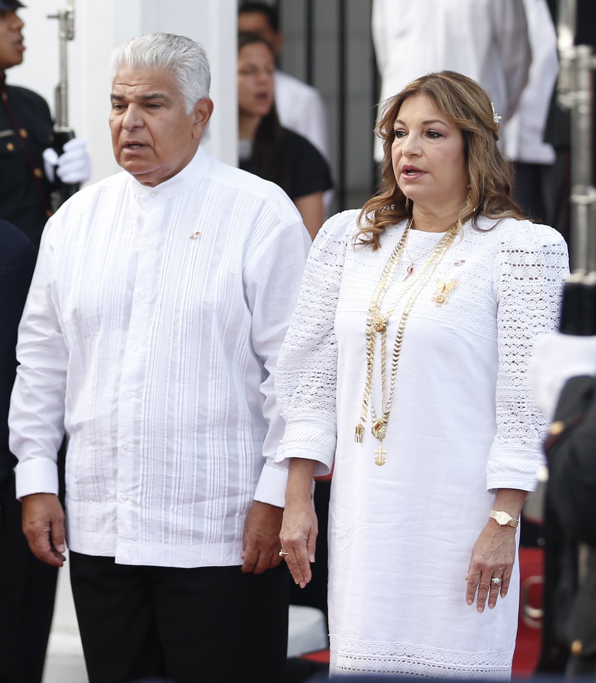 La primera dama Maricel de Mulino y sus trajes de diseño local para fechas patrias