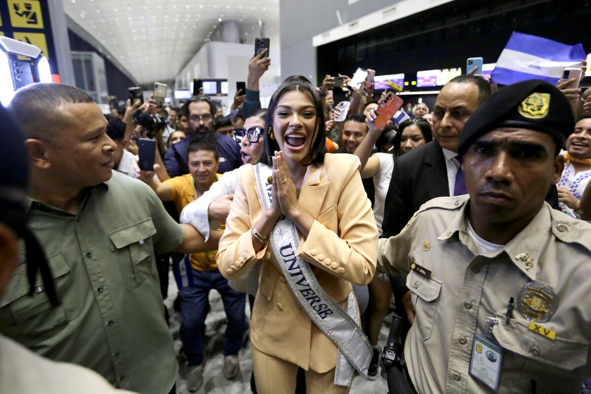 La Miss Universo nicaragüense llega a Panamá entre ovaciones de compatriotas y panameños