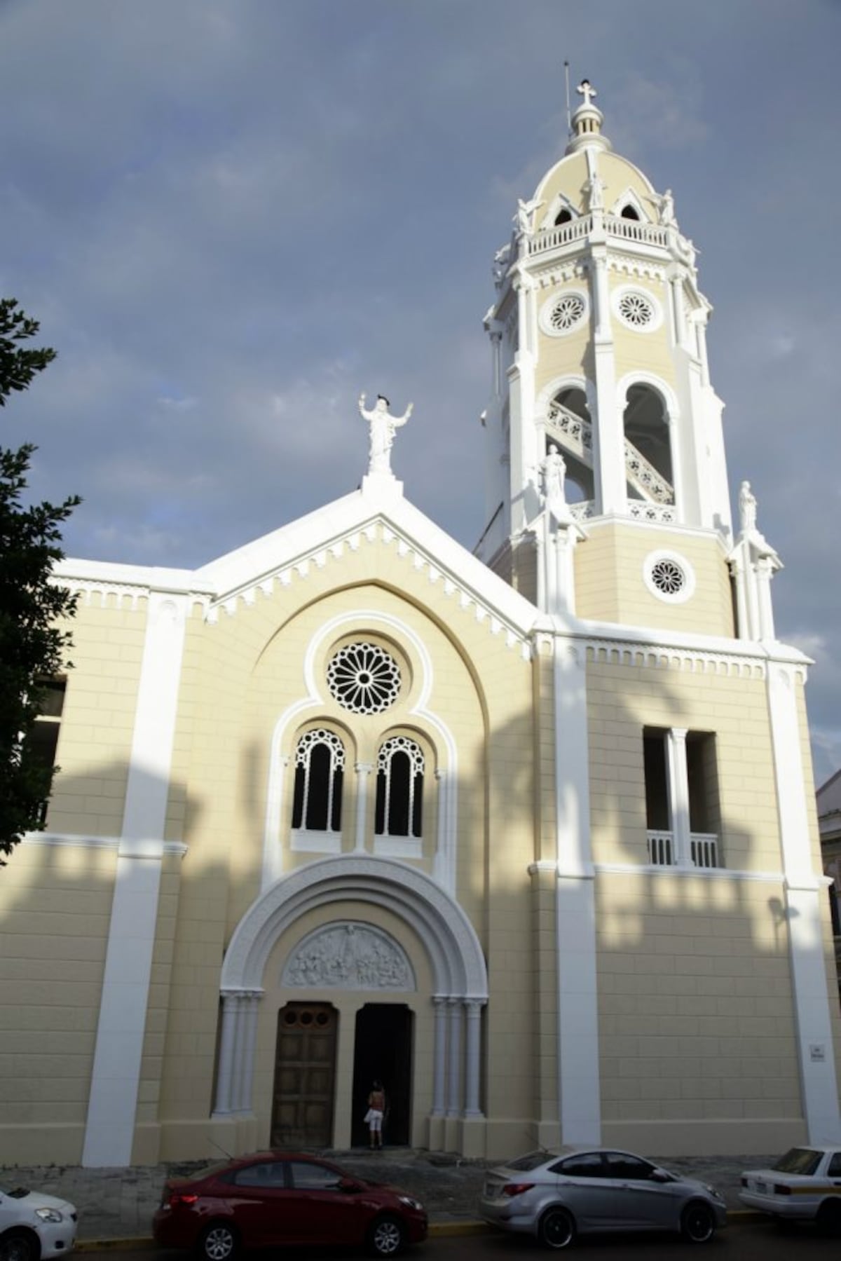 Visita de las 7 iglesias el Jueves Santo en Casco Antiguo