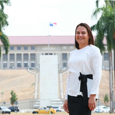 La panameña Ilya Espino de Marotta, la única latina jurado de un premio de ingeniería de la Reina Isabel