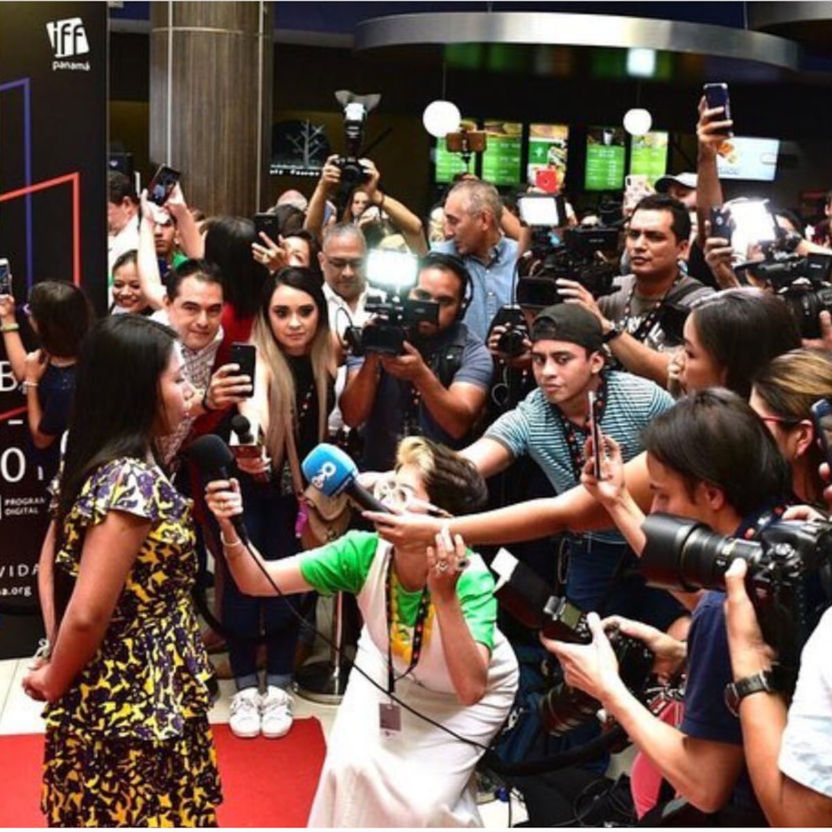 Yalitza Aparicio visitó el Casco Antiguo y el Canal de Panamá