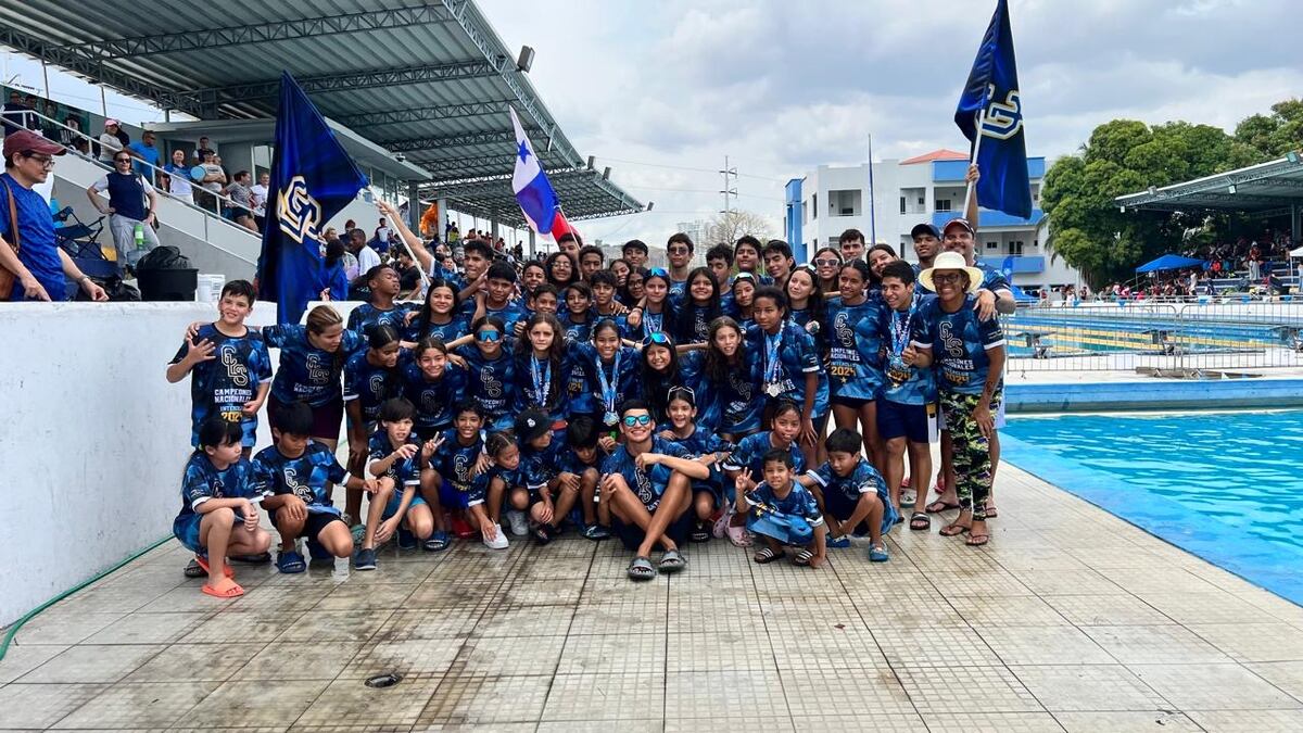 Alumno del colegio Brader se alzó con cinco medallas de oro en Campeonato Nacional Interclubes de Natación