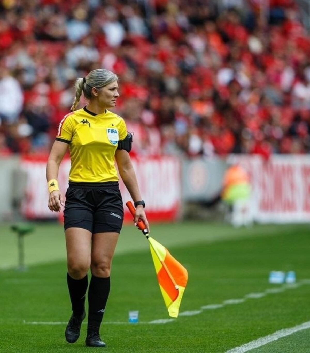 Stéphanie Frappart, la primera mujer que dirige un partido de fútbol masculino en un Mundial