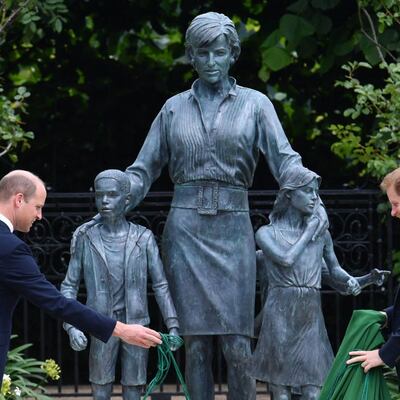 La estatua de Diana reúne a sus hijos