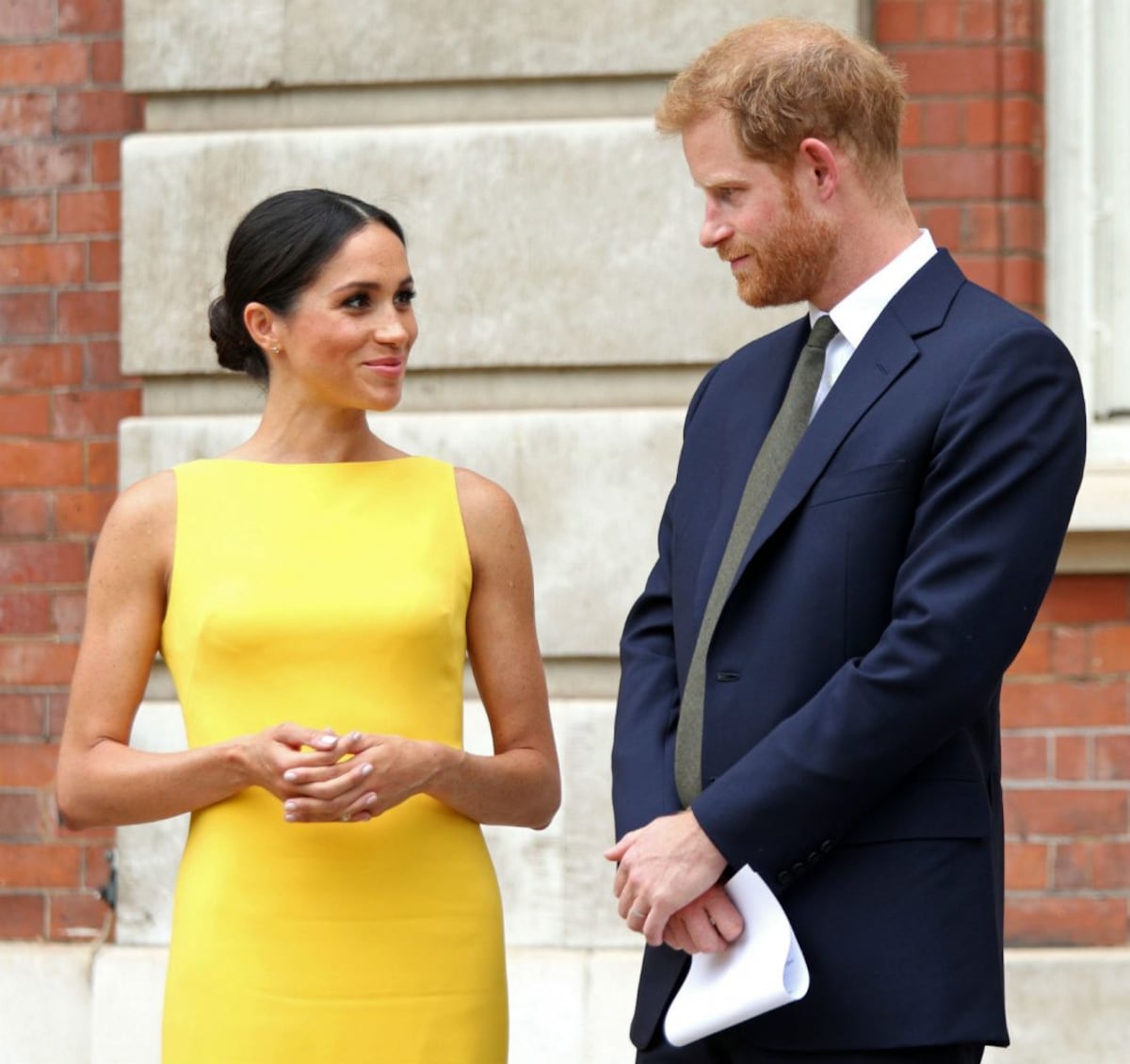 Meghan Markle, radiante de amarillo