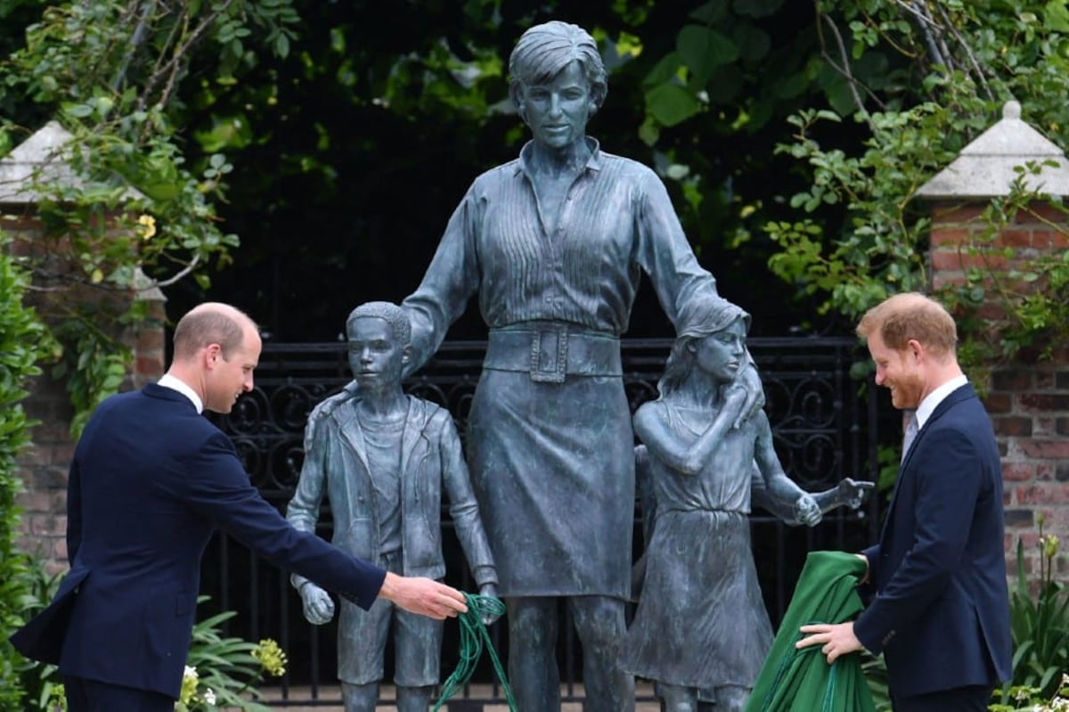 La estatua de Diana reúne a sus hijos