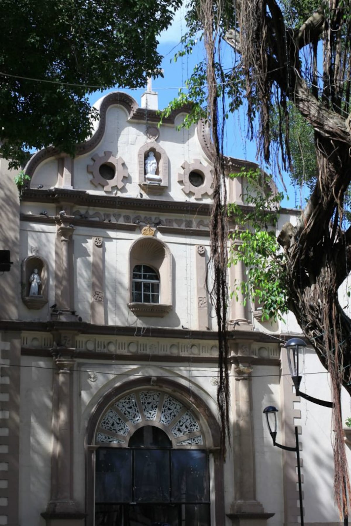 Visita de las 7 iglesias el Jueves Santo en Casco Antiguo