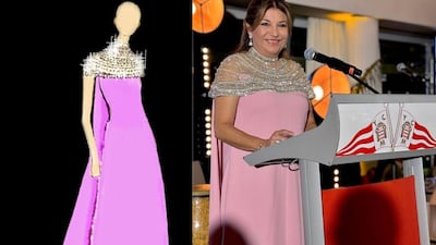 El vestido crepé color rosa, con cristales y una discreta capa de la primera dama Maricel de Mulino