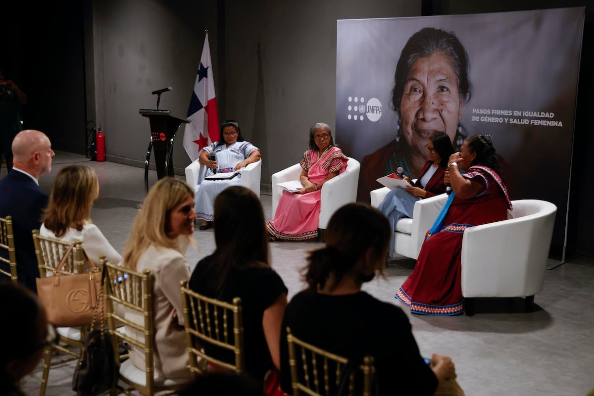 Unfpa conmemora el Día Mundial de la Población en Panamá con una exposición y conversatorio sobre la mujer ngäbe