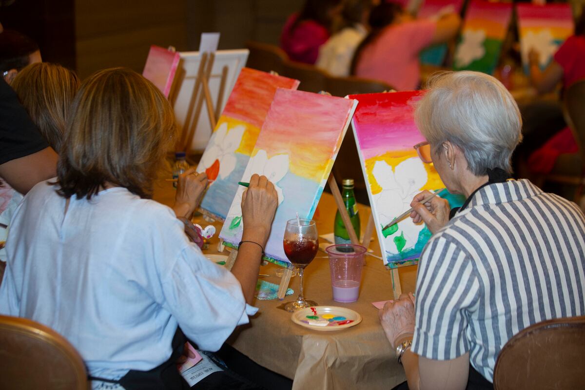 Arte con causa: el taller de pintura de American Society of Panamá a favor de FundAyuda 