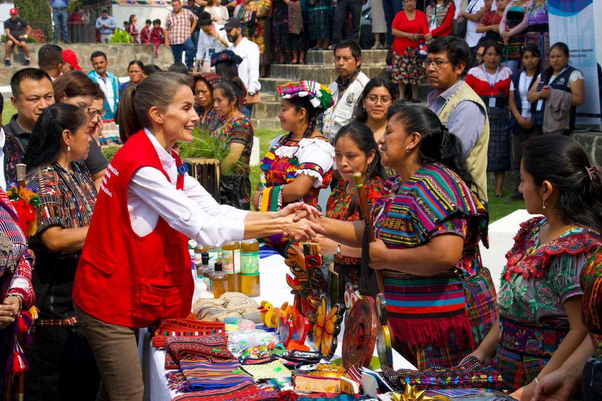 La reina Letizia en Guatemala junto a mujeres supervivientes de la violencia de género