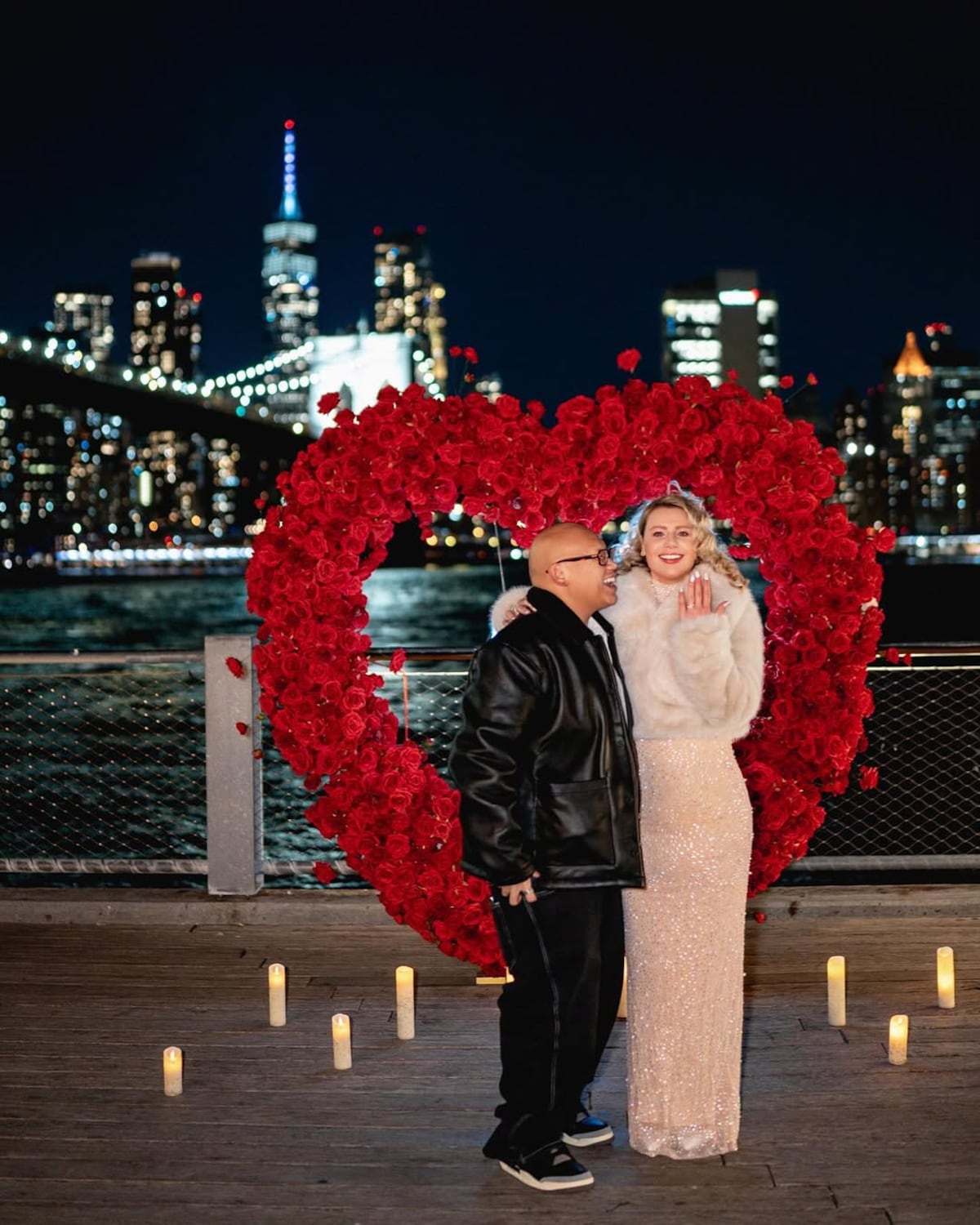 El mejor amigo de Spider-Man, el actor Jacob Batalon se compromete con su novia en Nueva York