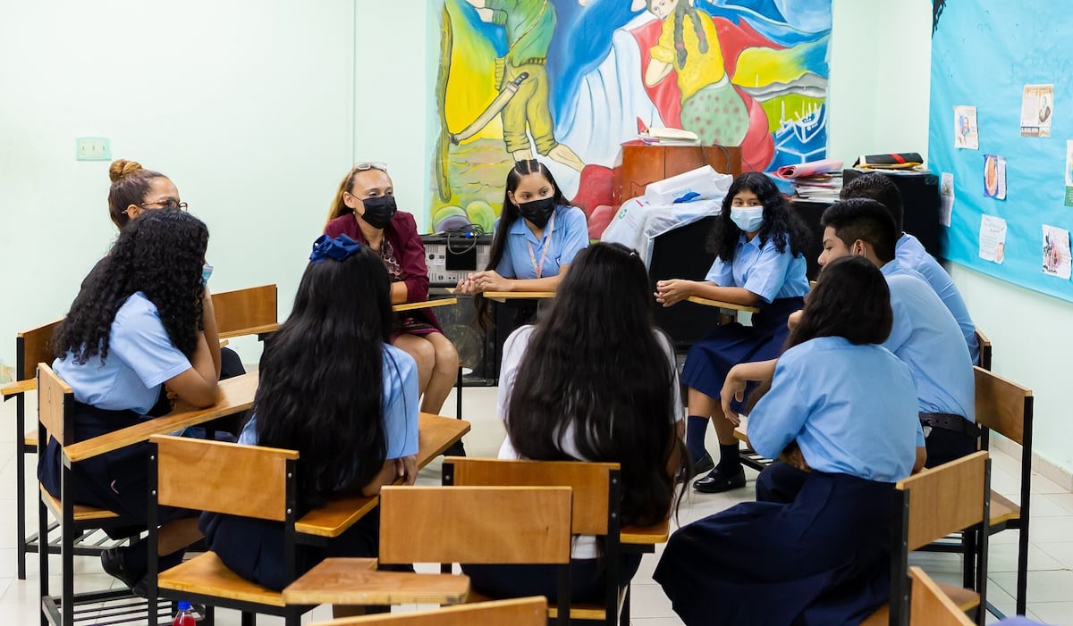 La profesora Cidia y sus hijos espirituales