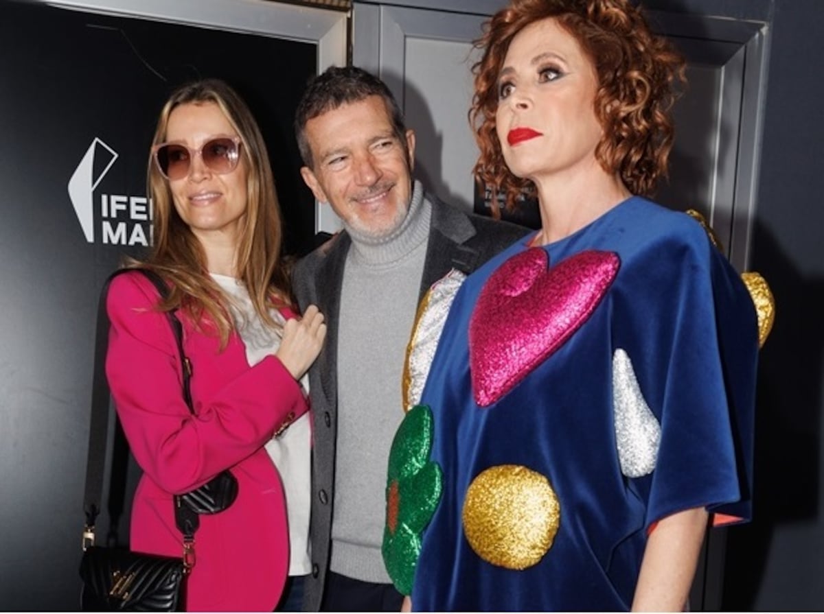 Antonio Banderas y Nicole Kimpel, derroche de amor en el desfile de Ágatha Ruiz de la Prada en la MBFW Madrid