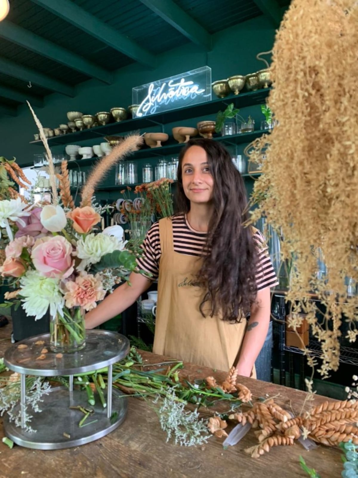 ‘La gente envía flores para poder estar’