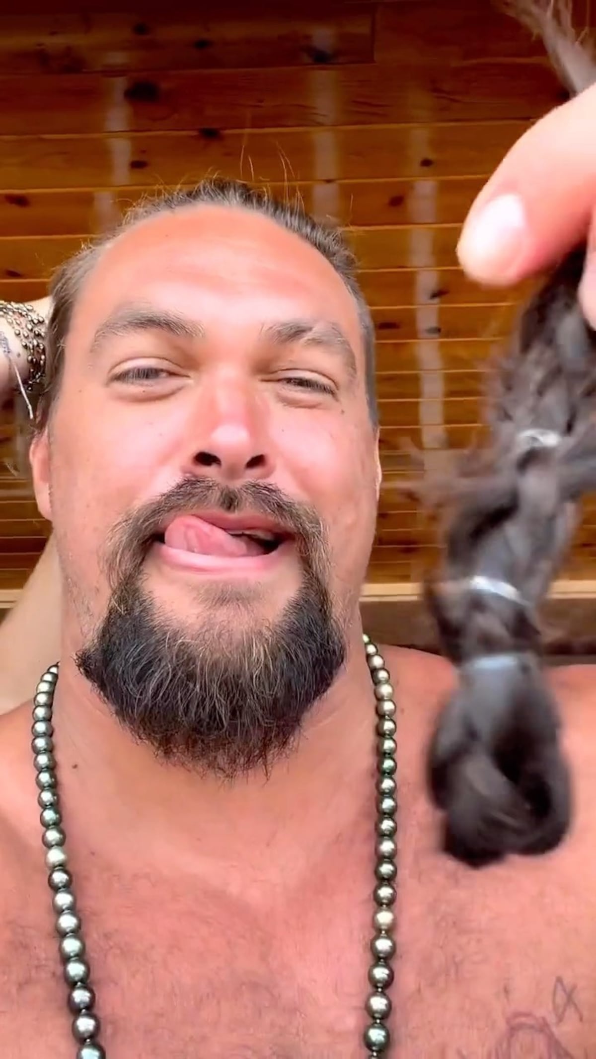 El fin de una era: Jason Momoa se rapa la cabeza