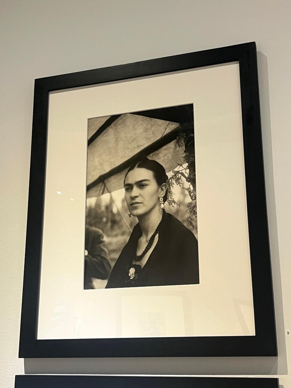 Una serie de fotos desconocidas de Frida Kahlo se exponen en Nueva York