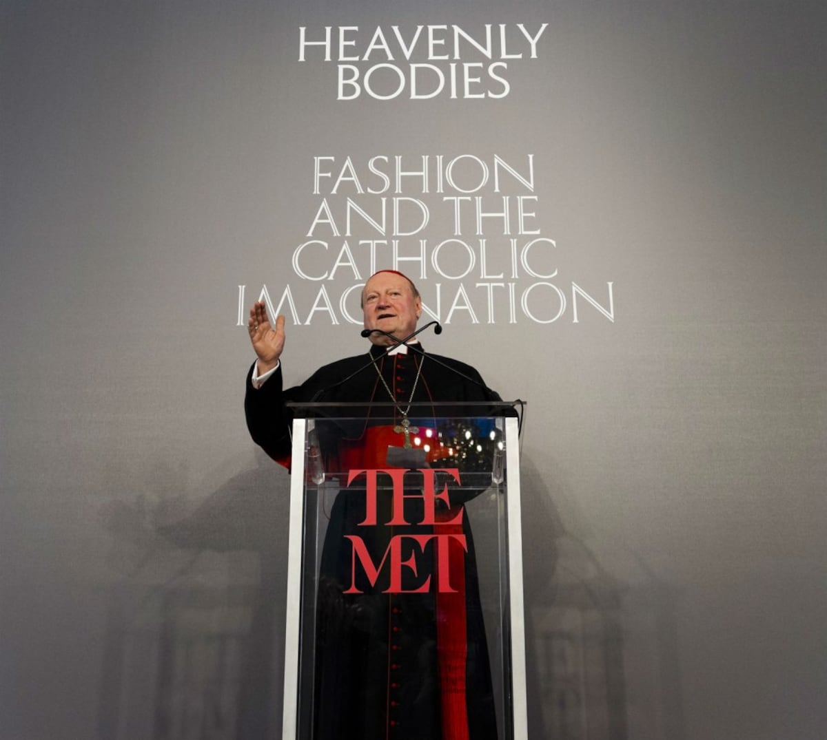 Vaticano, Versace y ‘Vogue’ muestran la influencia católica en la moda