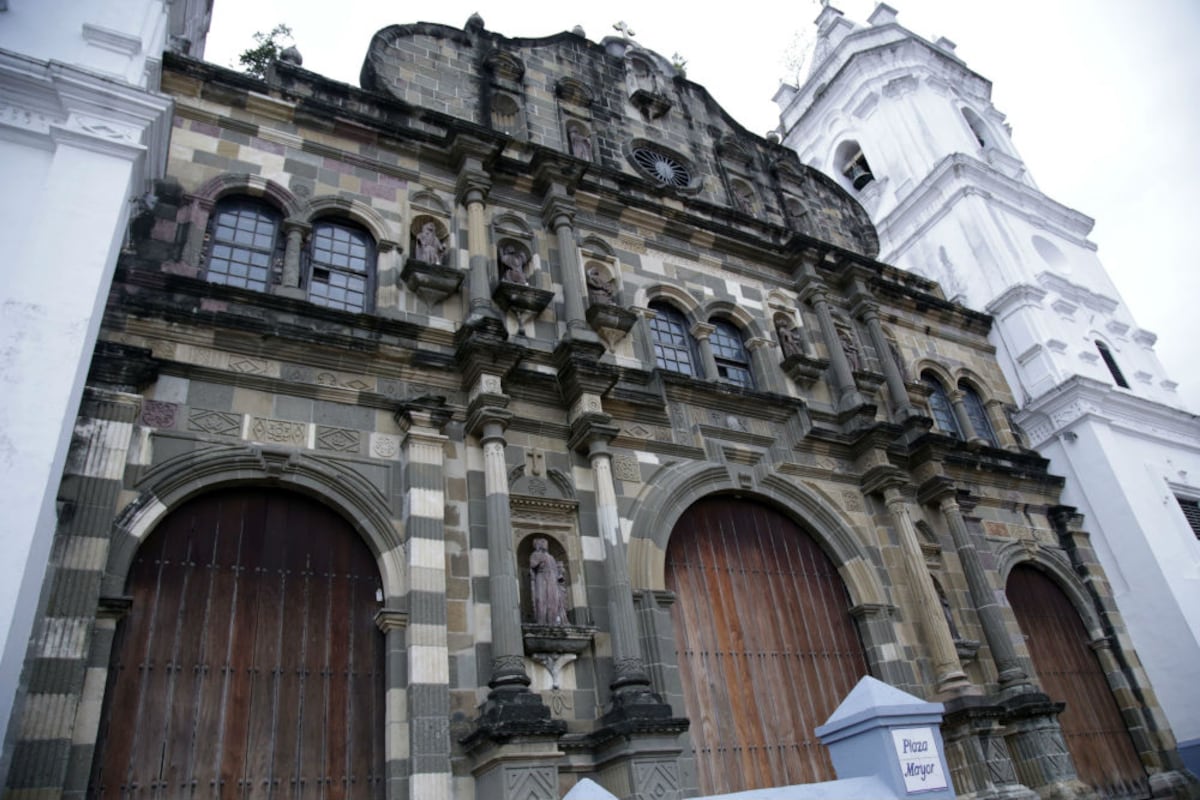 Visita de las 7 iglesias el Jueves Santo en Casco Antiguo