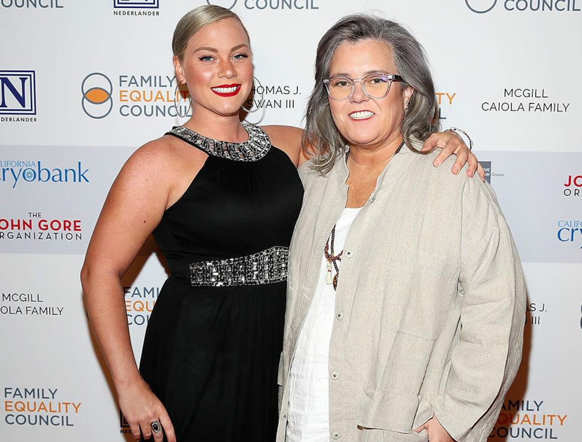 Rosie O’Donnell se compromete con su novia