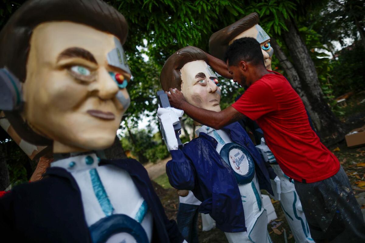 El presidente robot y la minería, los protagonistas de los muñecos de fin de año en Panamá