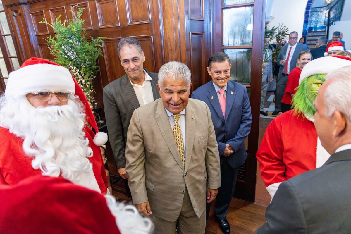 Así fue el encendido de luces navideñas en el Palacio de las Garzas 