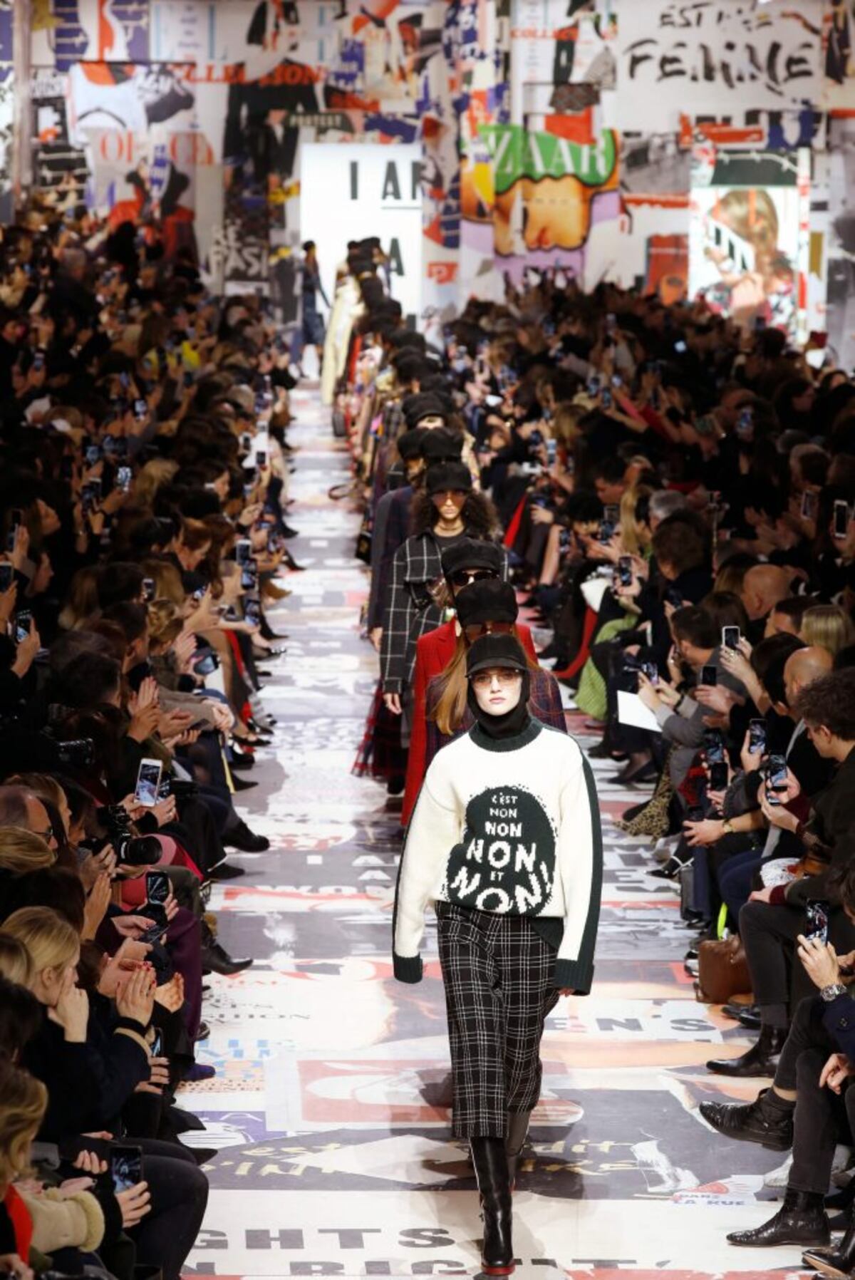 El desfile feminista de Dior en París