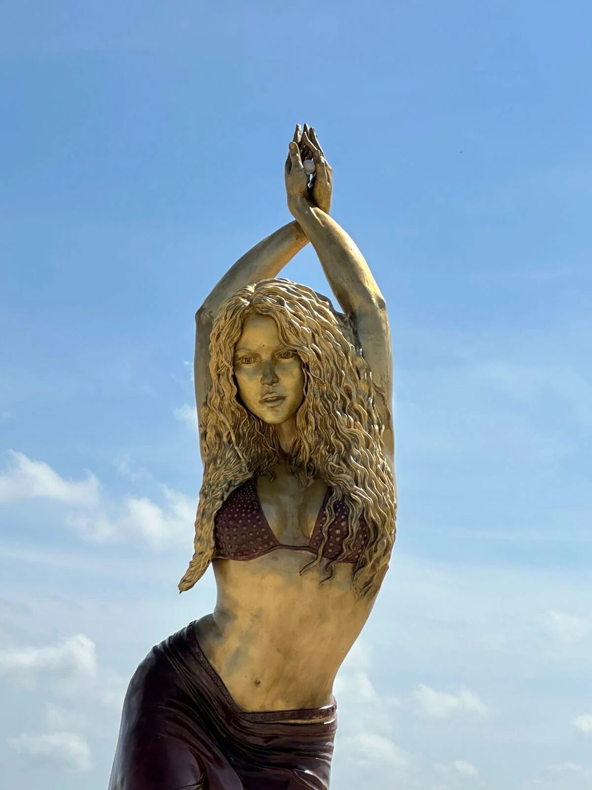 6 metros de bronce y una falda que se convierte en olas: así es la estatua de Shakira en Barranquilla