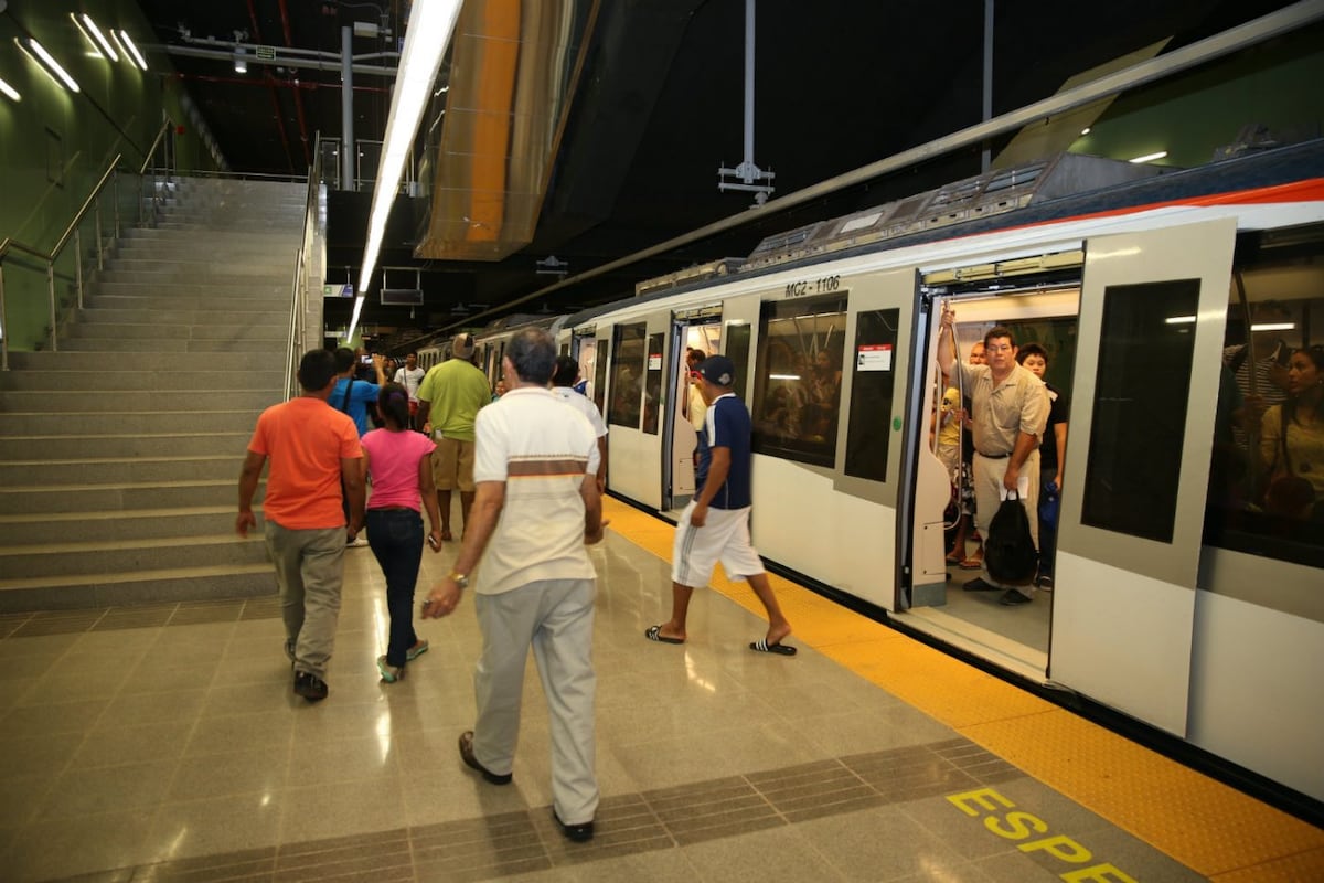 13 personas que vemos en el metro