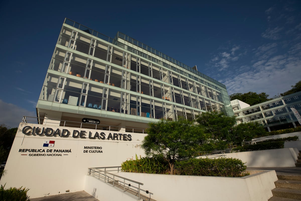 Ruta literaria en Ciudad de las Artes: bancas en homenaje al talento de autores panameños